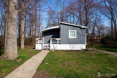 Mobile Home For Sale - 21 Keats Road<br/> North Brunswick, NJ 08902
