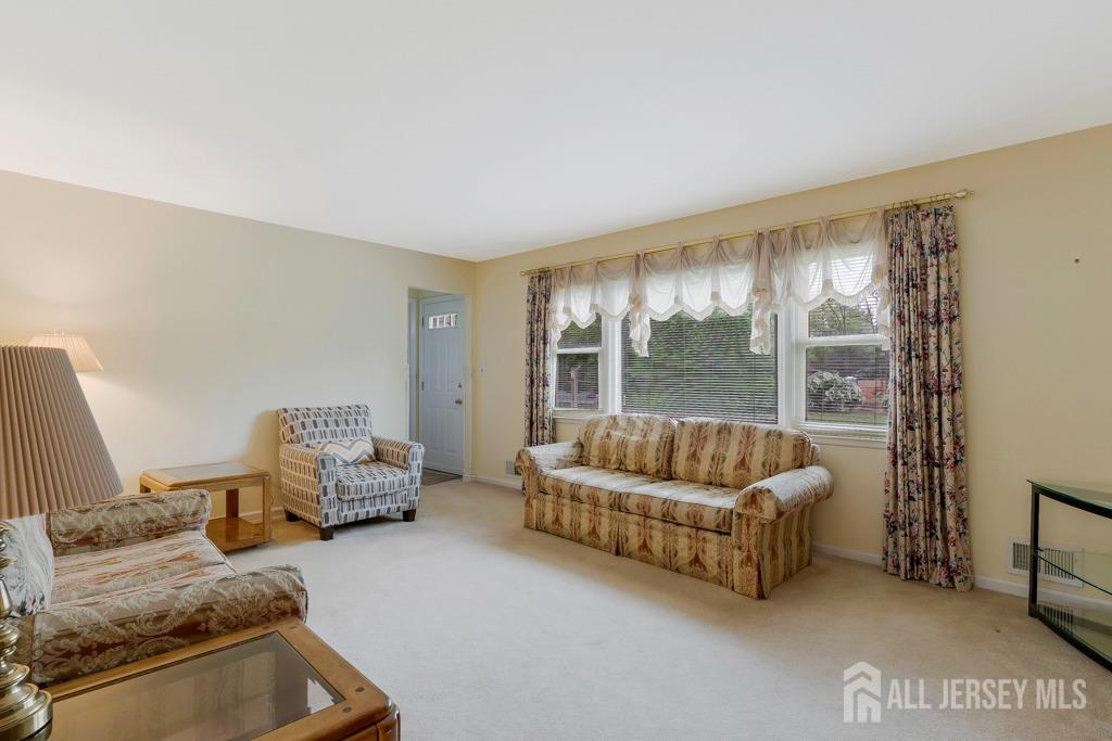25 Orchard Road, Middlesex, New Jersey image 8