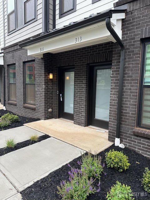 Townhouse For Rent - 311 Sadie Circle<br/> New Brunswick, NJ 08901