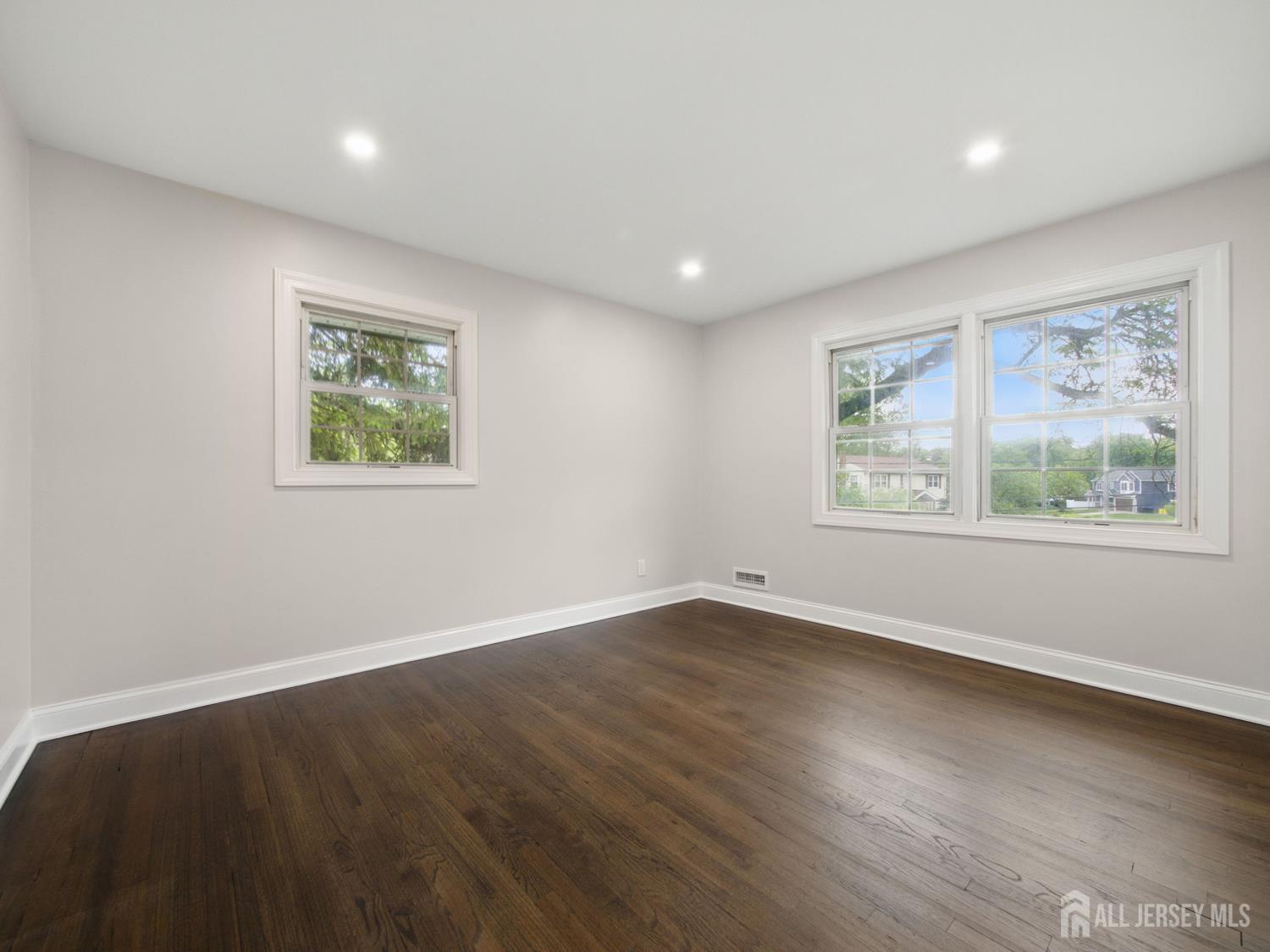8 S Surrey Lane, East Brunswick, New Jersey image 19