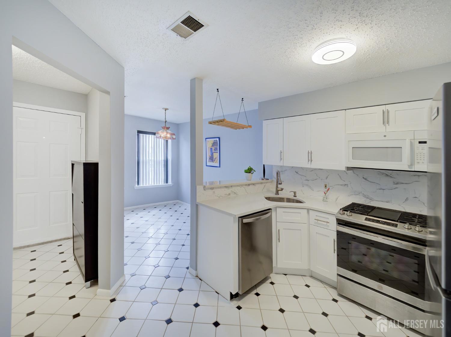 189 Nebula Road, Piscataway, New Jersey image 16