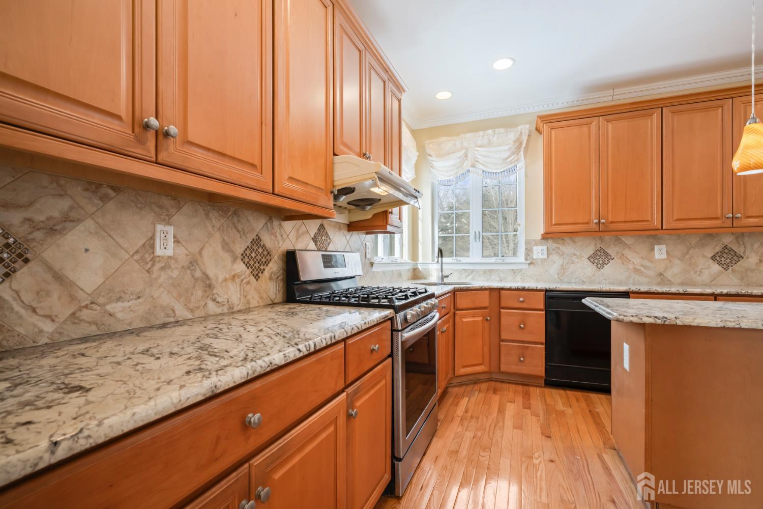 East Brunswick, New Jersey, 08816, United States, 4 Bedrooms Bedrooms, ,3 BathroomsBathrooms,Residential,Active,2013452
