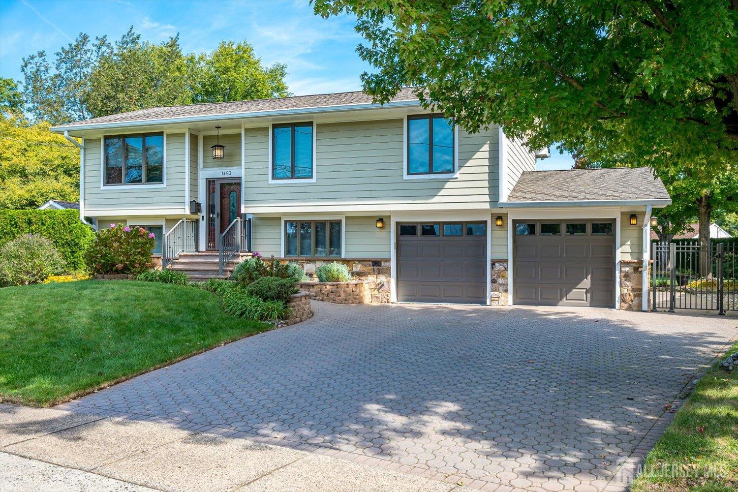 1453 Tooz Place