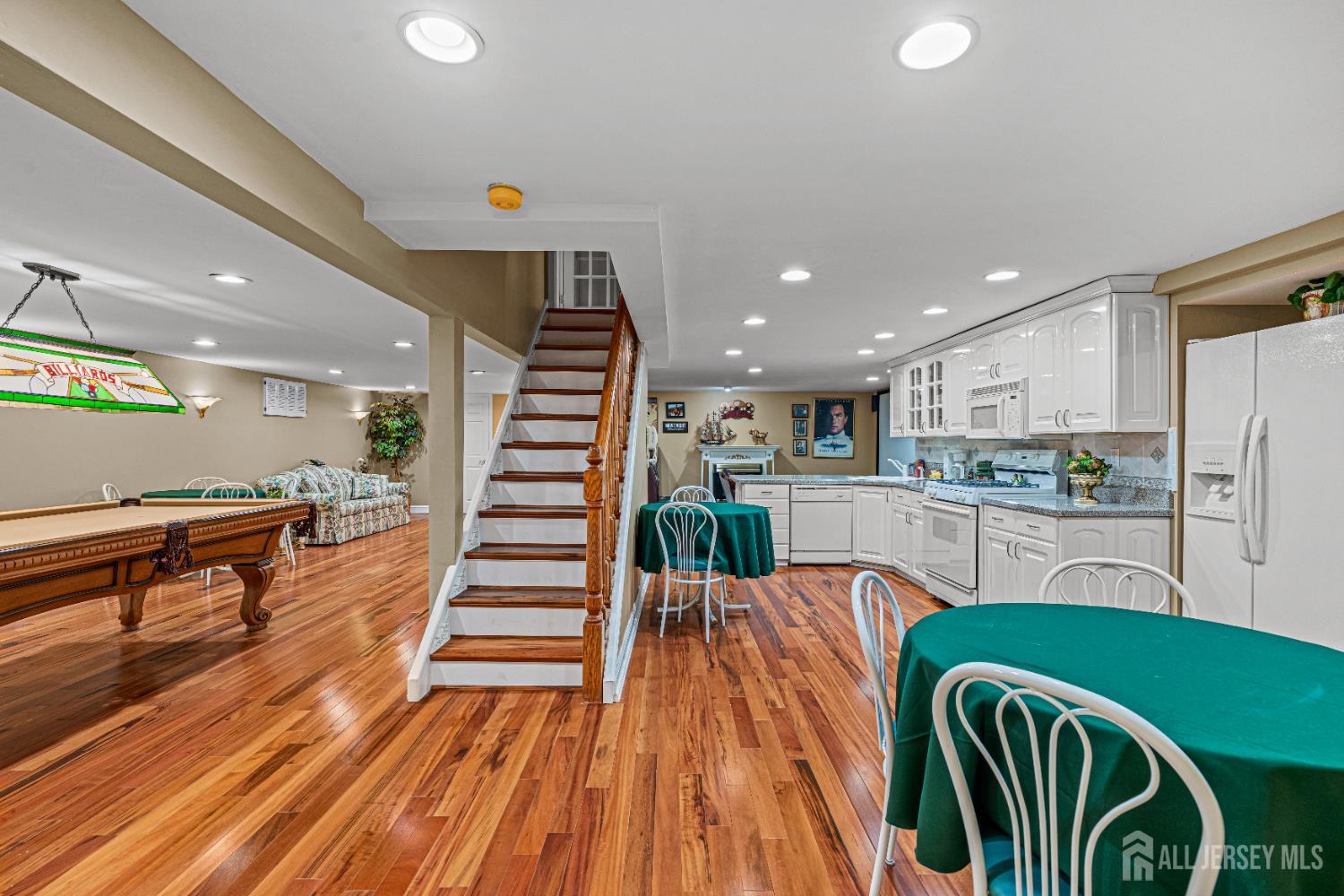 748 New Dover Road, Edison, New Jersey image 40