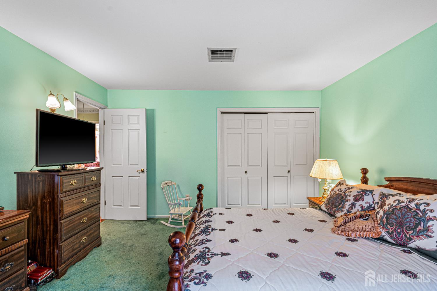 748 New Dover Road, Edison, New Jersey image 30
