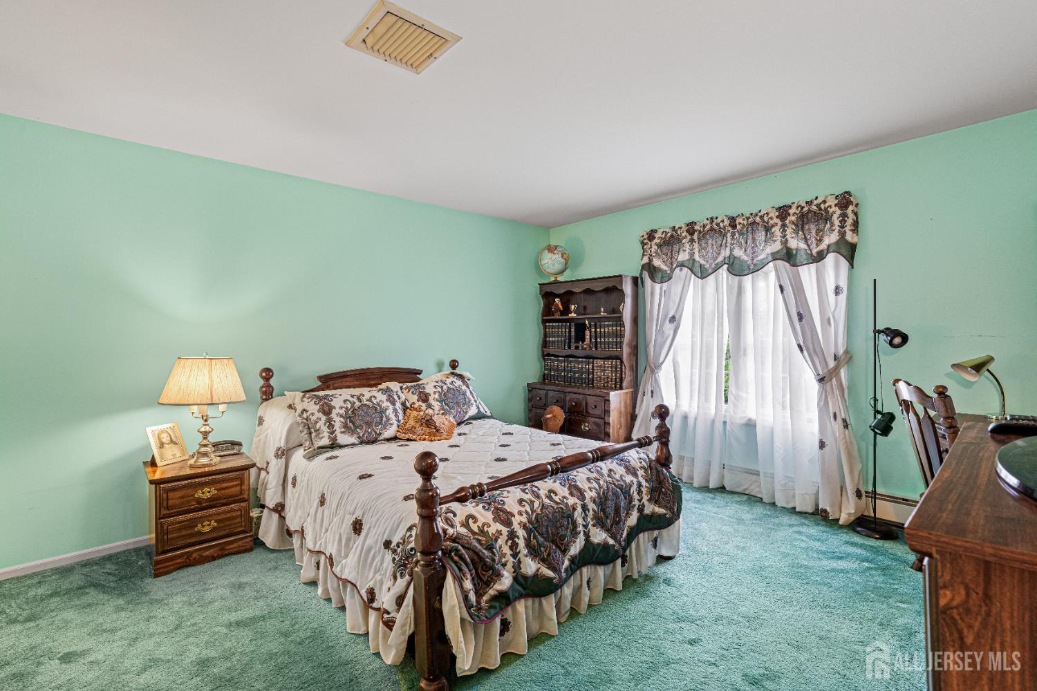 748 New Dover Road, Edison, New Jersey image 28