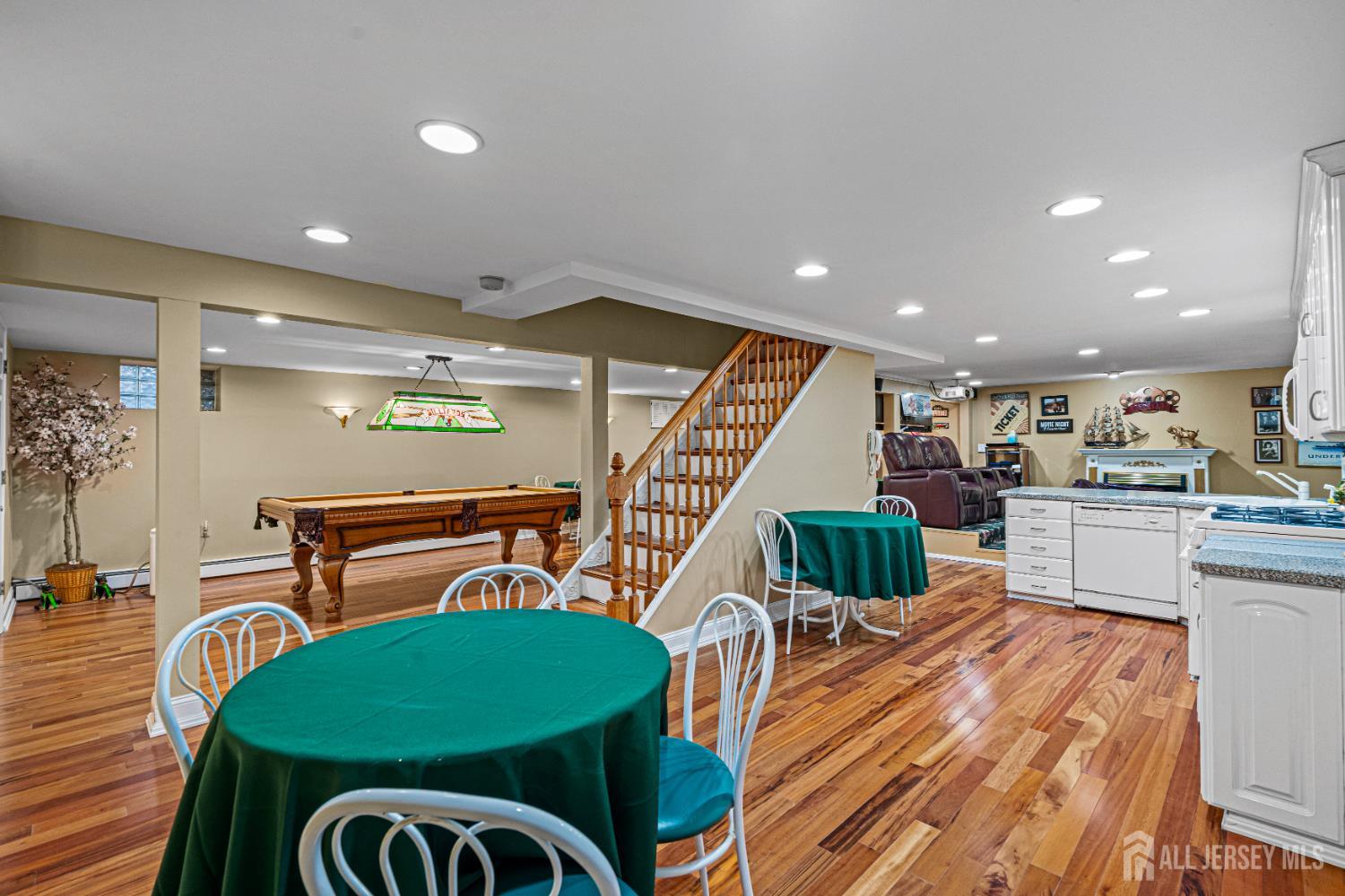 748 New Dover Road, Edison, New Jersey image 41