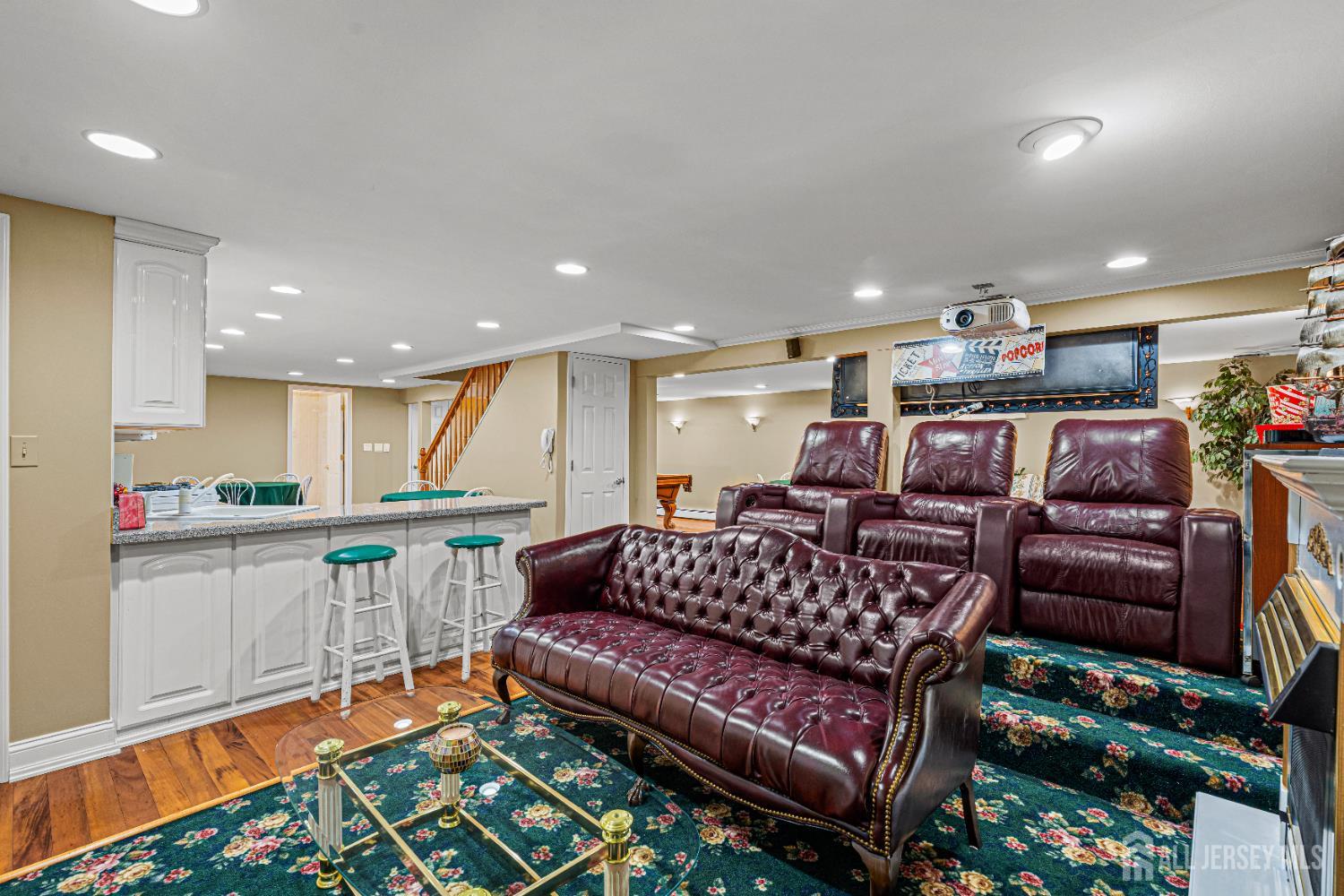 748 New Dover Road, Edison, New Jersey image 45
