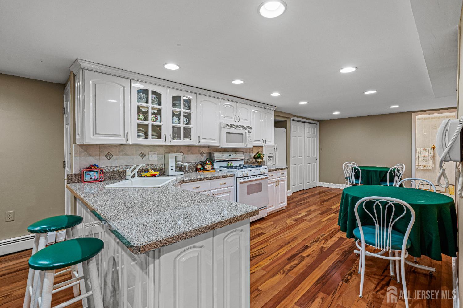 748 New Dover Road, Edison, New Jersey image 43