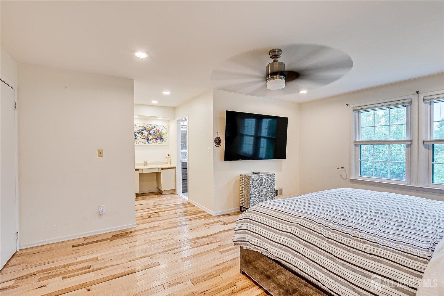 3805 Spring Brook Drive, Edison, New Jersey image 32