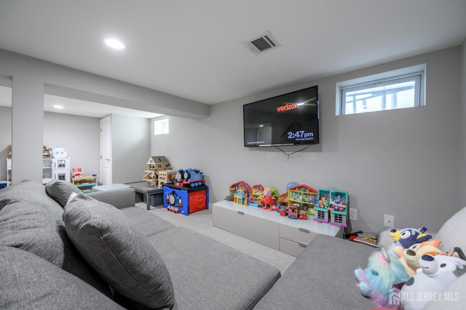 328 Coolidge Drive, Kenilworth, New Jersey image 32