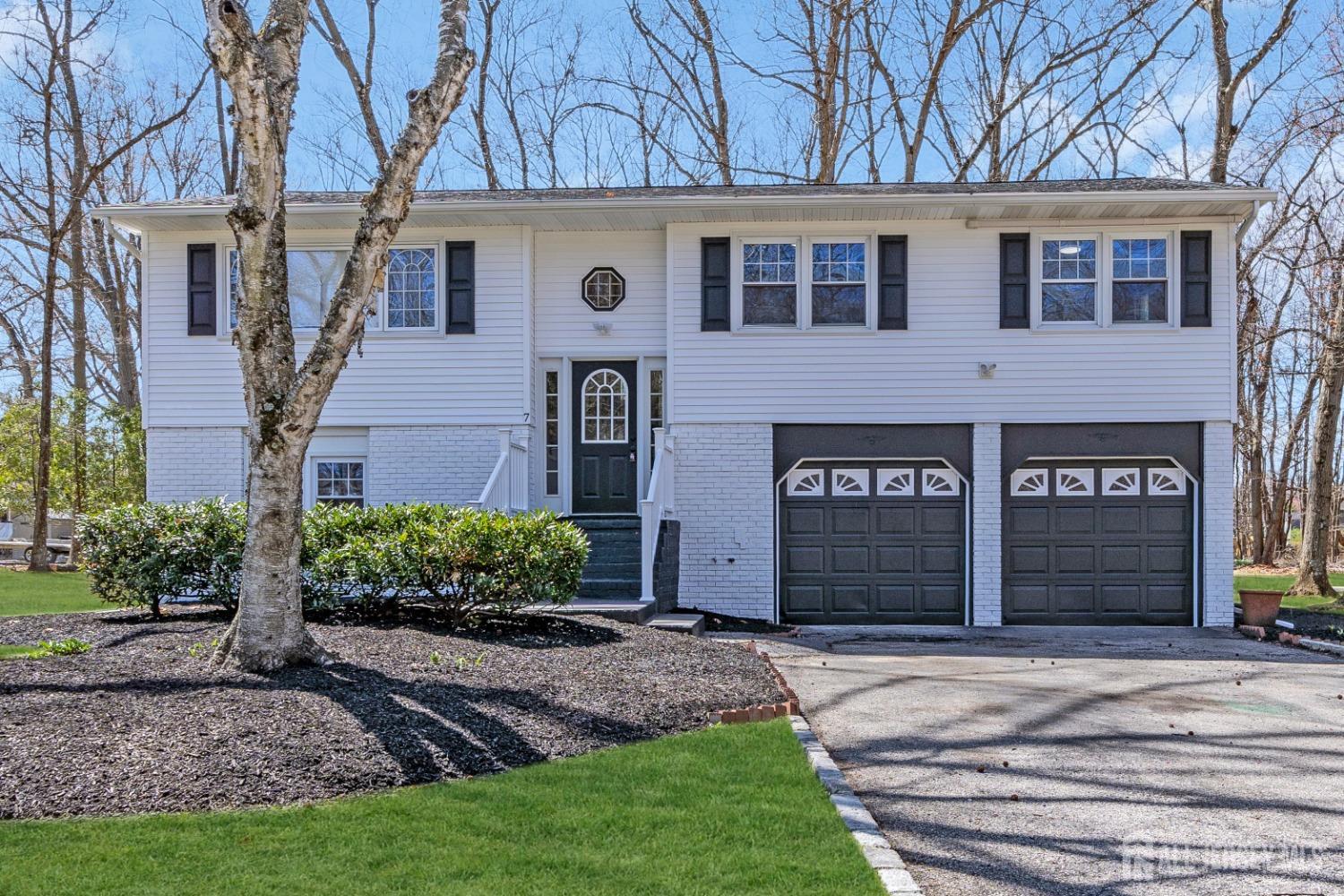 7 Bunker Hill Road, Lawrence, New Jersey image 1