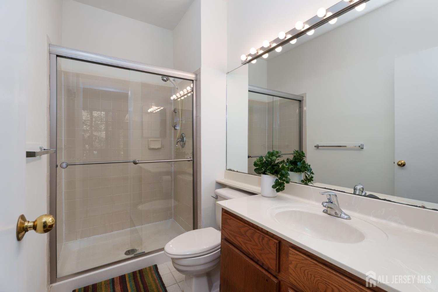 South Brunswick, New Jersey 08852, United States, 2 Bedrooms Bedrooms, ,2 BathroomsBathrooms,Residential,Active,221887