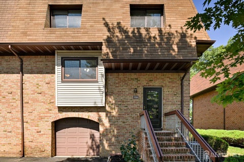 Townhouse For Sale - 1705 N Oaks Boulevard<br/> Middlesex County, North Brunswick, NJ 08902