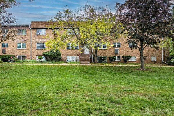 60 COLLEGE DR, EDISON, NJ 08817 - Image 3ebc04a53e87ce2b29e4cc3d21346b20/695906865