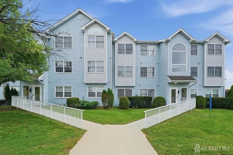 Condo For Sale - 320 Edpas Road<br/> Middlesex County, New Brunswick, NJ 08901