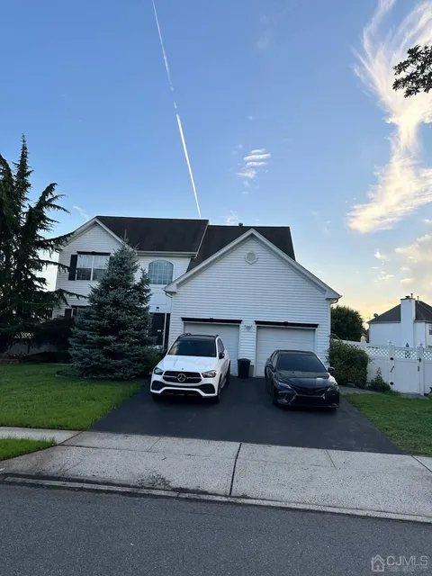 MLS: 2502175R