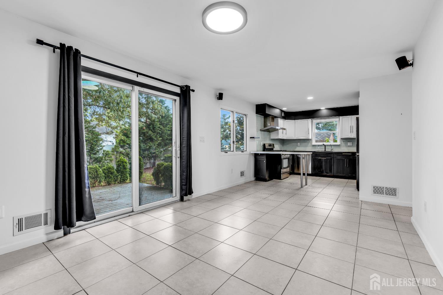 Brick, New Jersey 08723, United States, 3 Bedrooms Bedrooms, ,2 BathroomsBathrooms,Residential,Active,165924