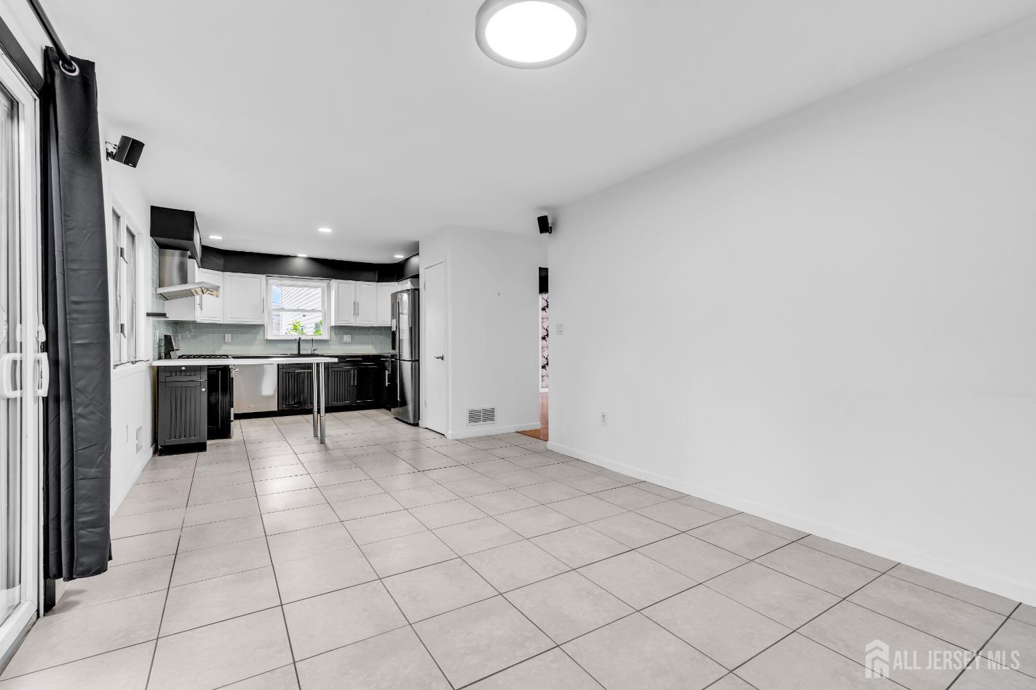 Brick, New Jersey 08723, United States, 3 Bedrooms Bedrooms, ,2 BathroomsBathrooms,Residential,Active,165924