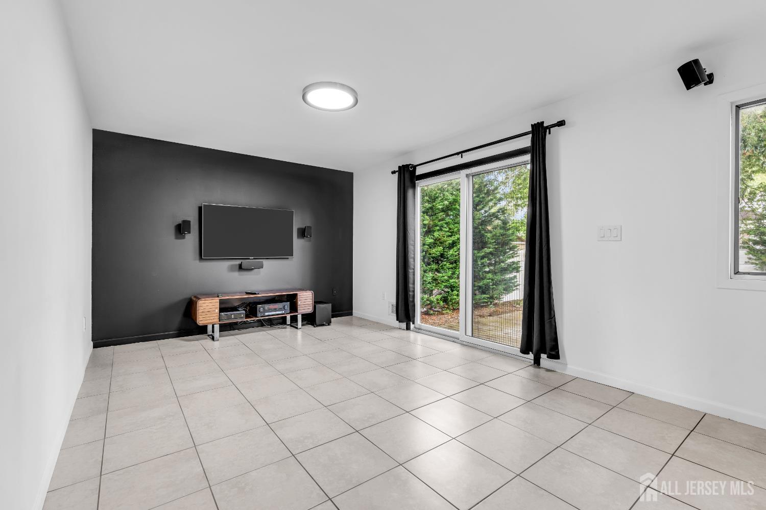 Brick, New Jersey 08723, United States, 3 Bedrooms Bedrooms, ,2 BathroomsBathrooms,Residential,Active,165924