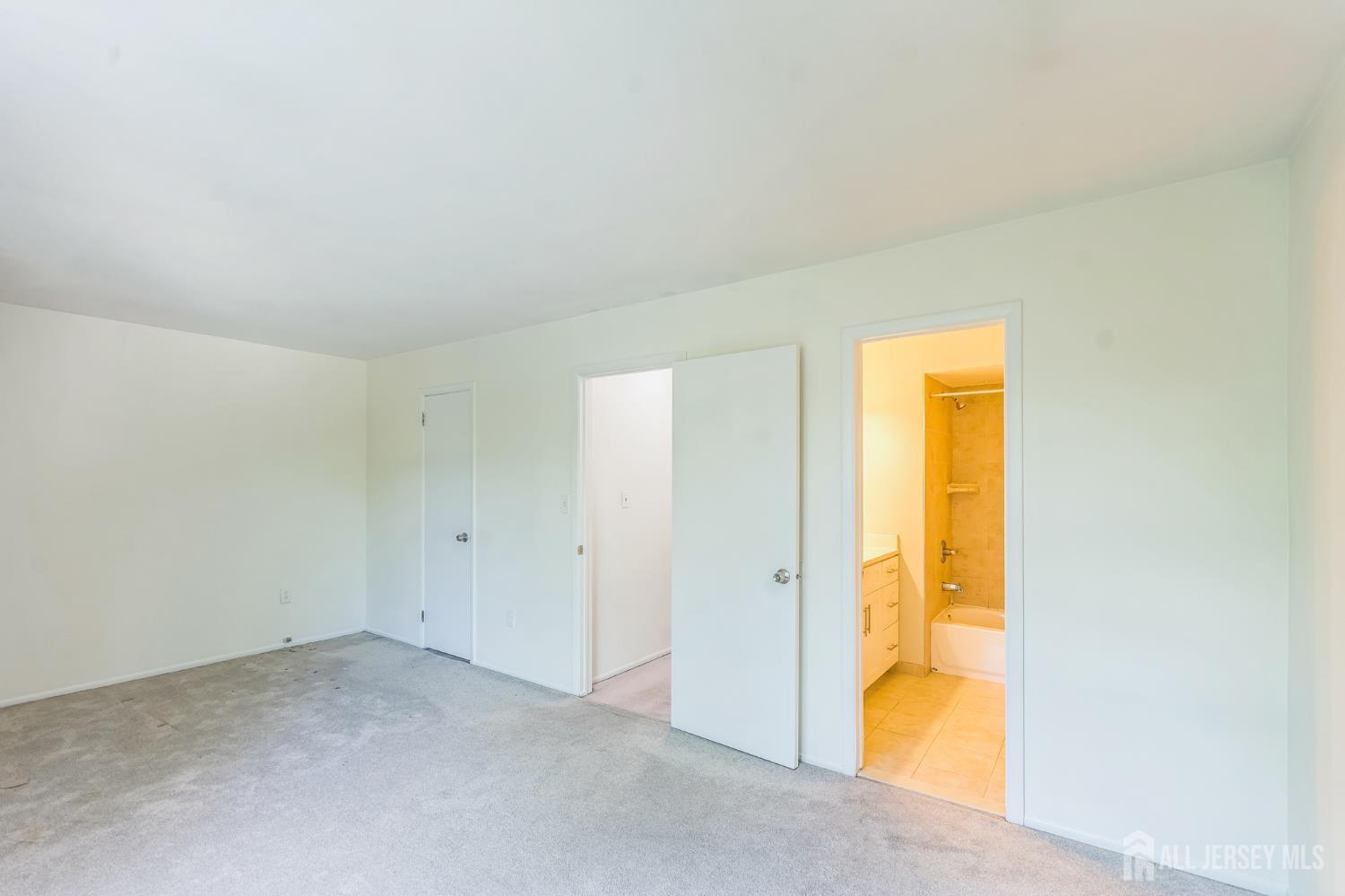 95 Lexington Circle, Old Bridge, New Jersey image 15