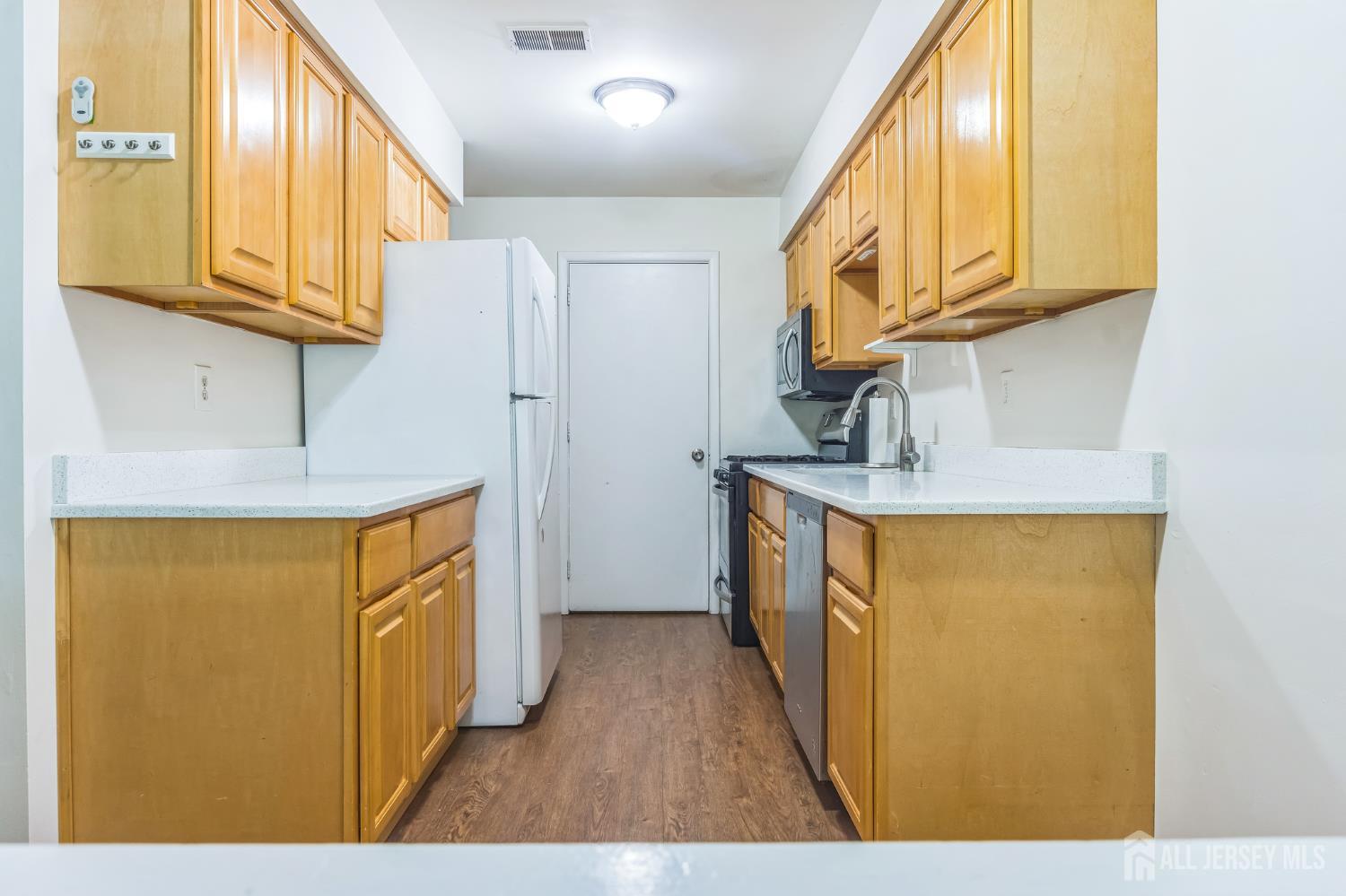 95 Lexington Circle, Old Bridge, New Jersey image 8