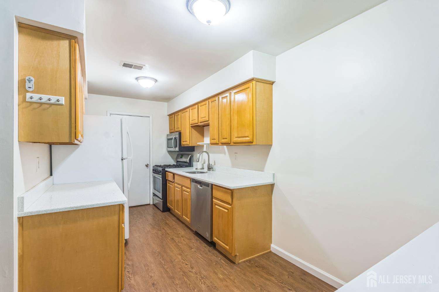 95 Lexington Circle, Old Bridge, New Jersey image 7