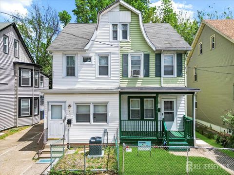 Townhouse For Sale - 636 Elizabeth Street<br/> Beverly, NJ 08010