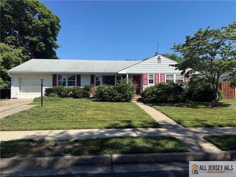Homes For Sale - 4 Bruce Court<br/> Middlesex County, Milltown, NJ 08850