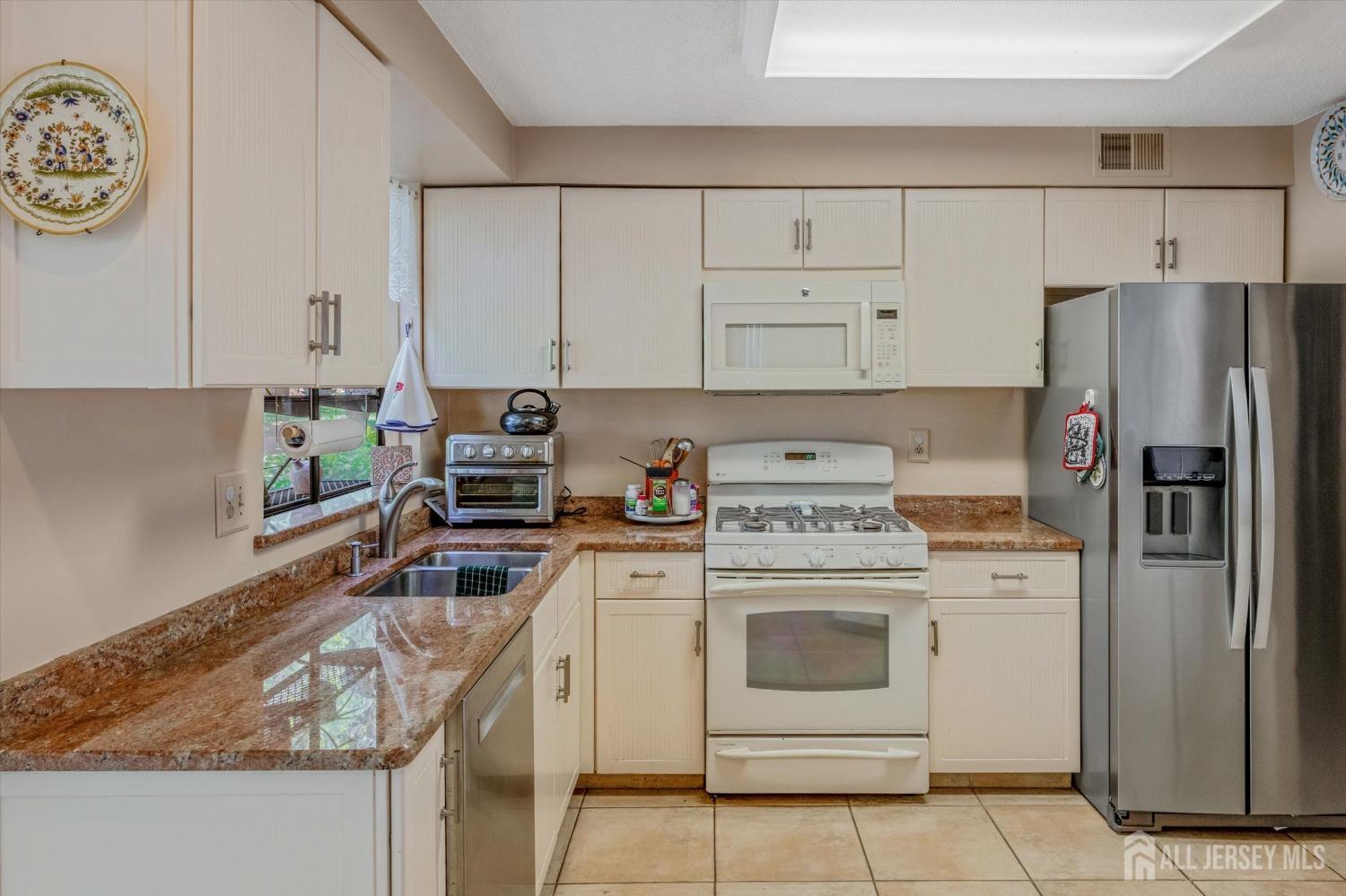 466 Sayre Drive, Plainsboro, New Jersey image 7