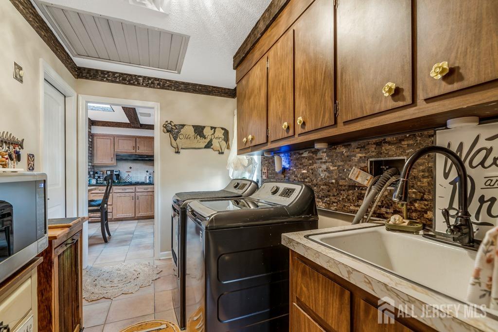 220 Vesper Avenue, Middlesex, New Jersey image 24