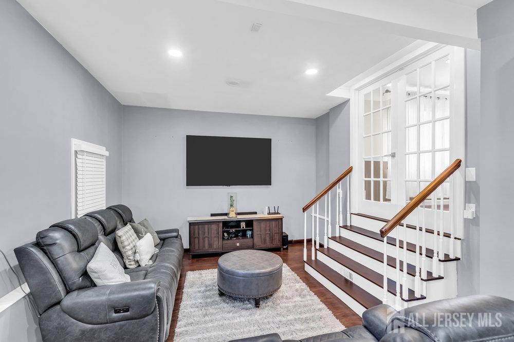 212 Howe Place, Piscataway, New Jersey image 18