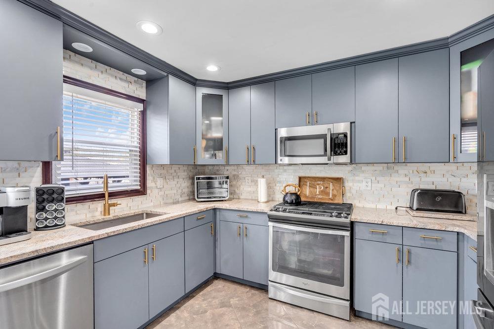 212 Howe Place, Piscataway, New Jersey image 11