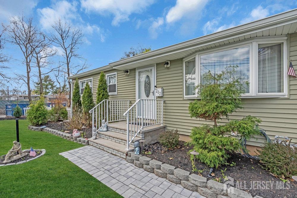 212 Howe Place, Piscataway, New Jersey image 3
