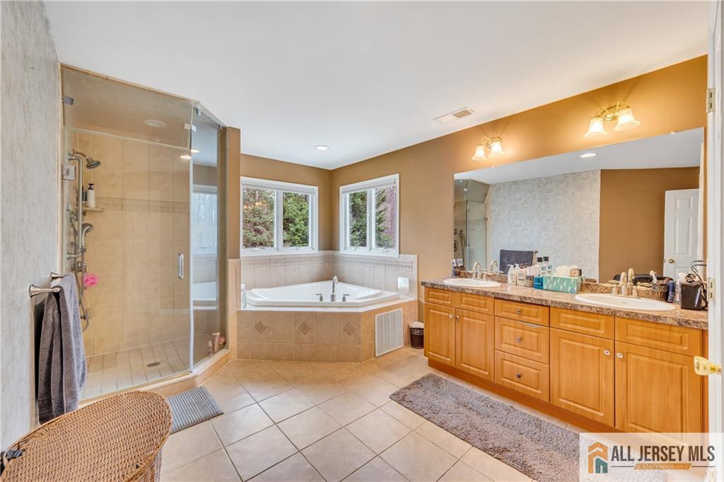 14 Wedgewood Court, Monroe Township, New Jersey image 40