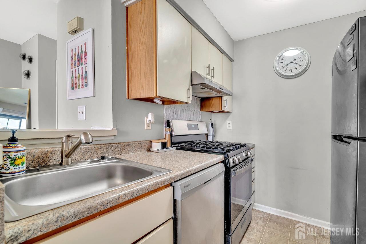 14 Lear Court, East Brunswick, New Jersey image 6