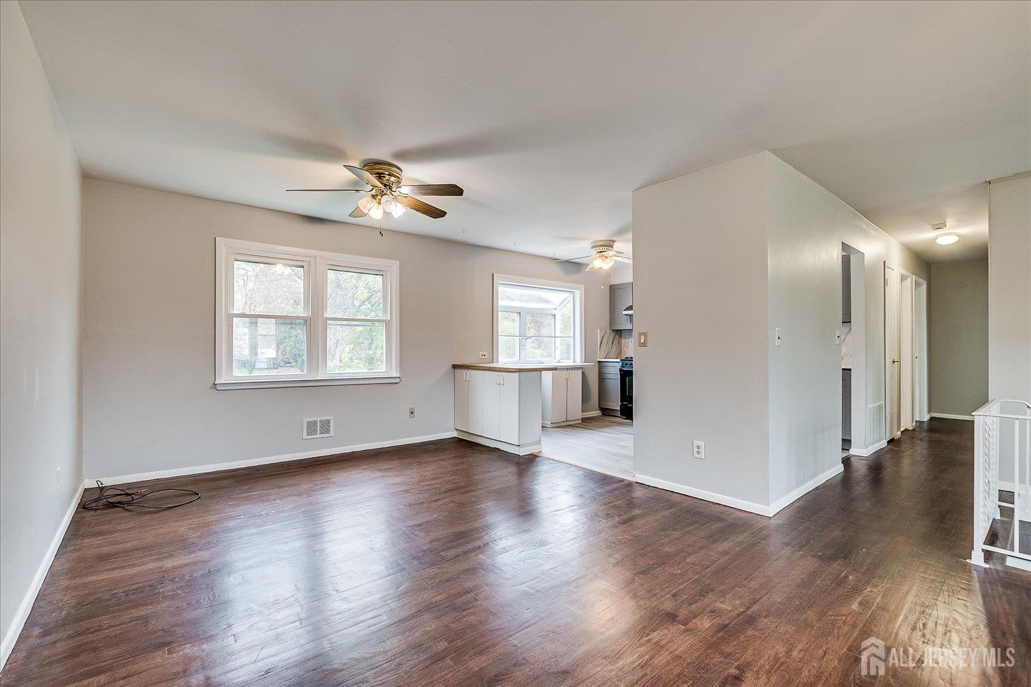 Piscataway, New Jersey 08854, United States, 5 Bedrooms Bedrooms, ,3 BathroomsBathrooms,Residential,Active,238327