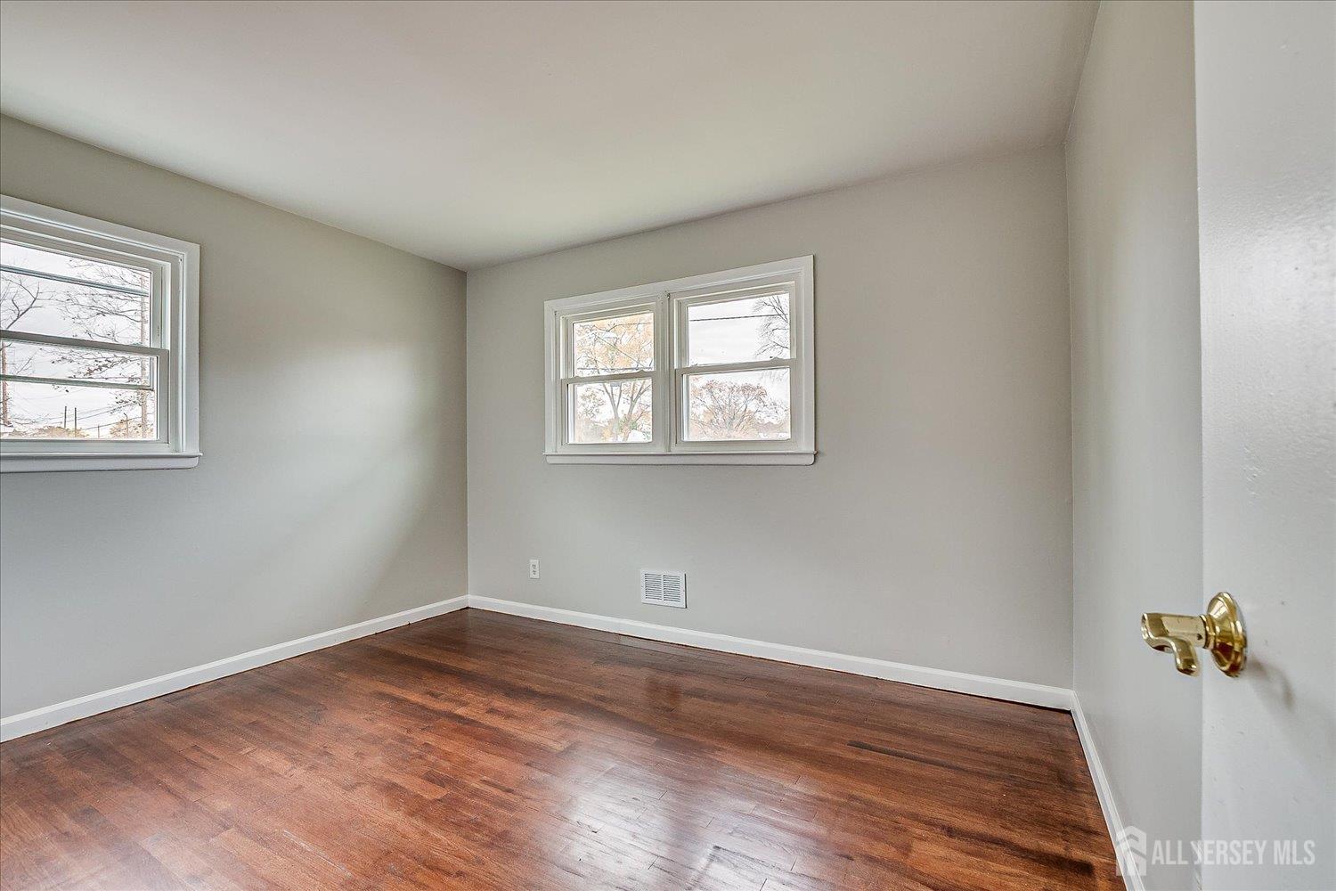 Piscataway, New Jersey 08854, United States, 5 Bedrooms Bedrooms, ,3 BathroomsBathrooms,Residential,Active,238327