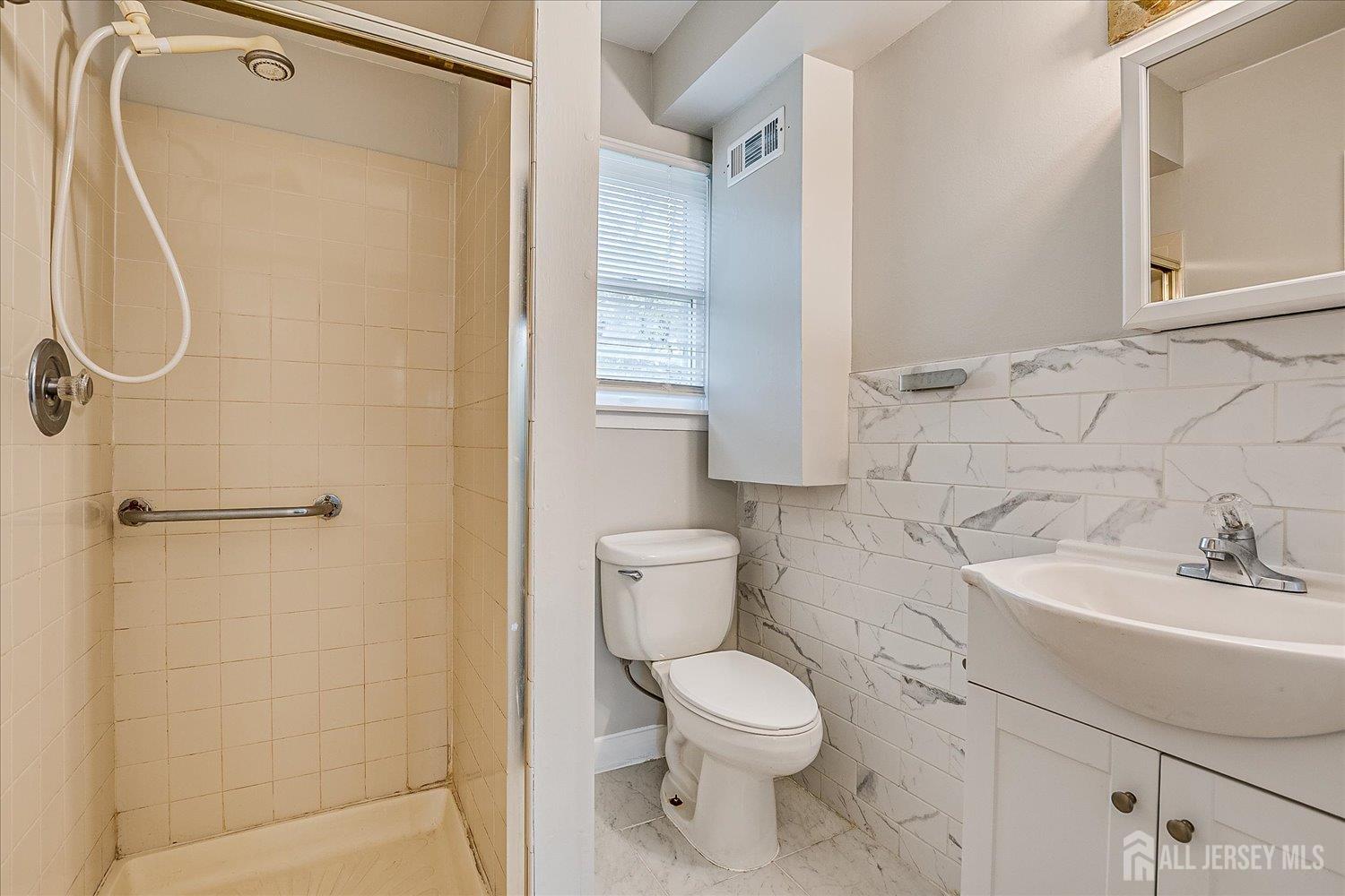 Piscataway, New Jersey 08854, United States, 5 Bedrooms Bedrooms, ,3 BathroomsBathrooms,Residential,Active,238327