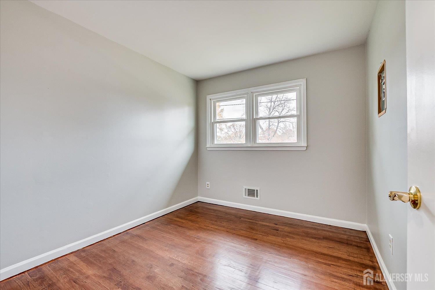 Piscataway, New Jersey 08854, United States, 5 Bedrooms Bedrooms, ,3 BathroomsBathrooms,Residential,Active,238327