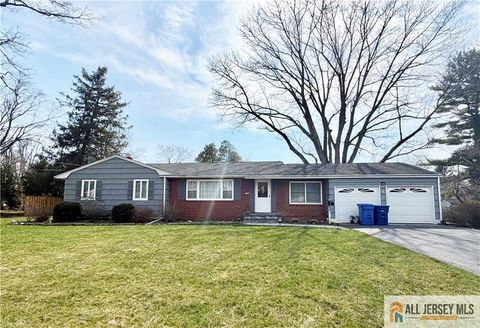 Homes For Sale - 5 Holmes Road<br/> Middlesex County, Cranbury, NJ 08512