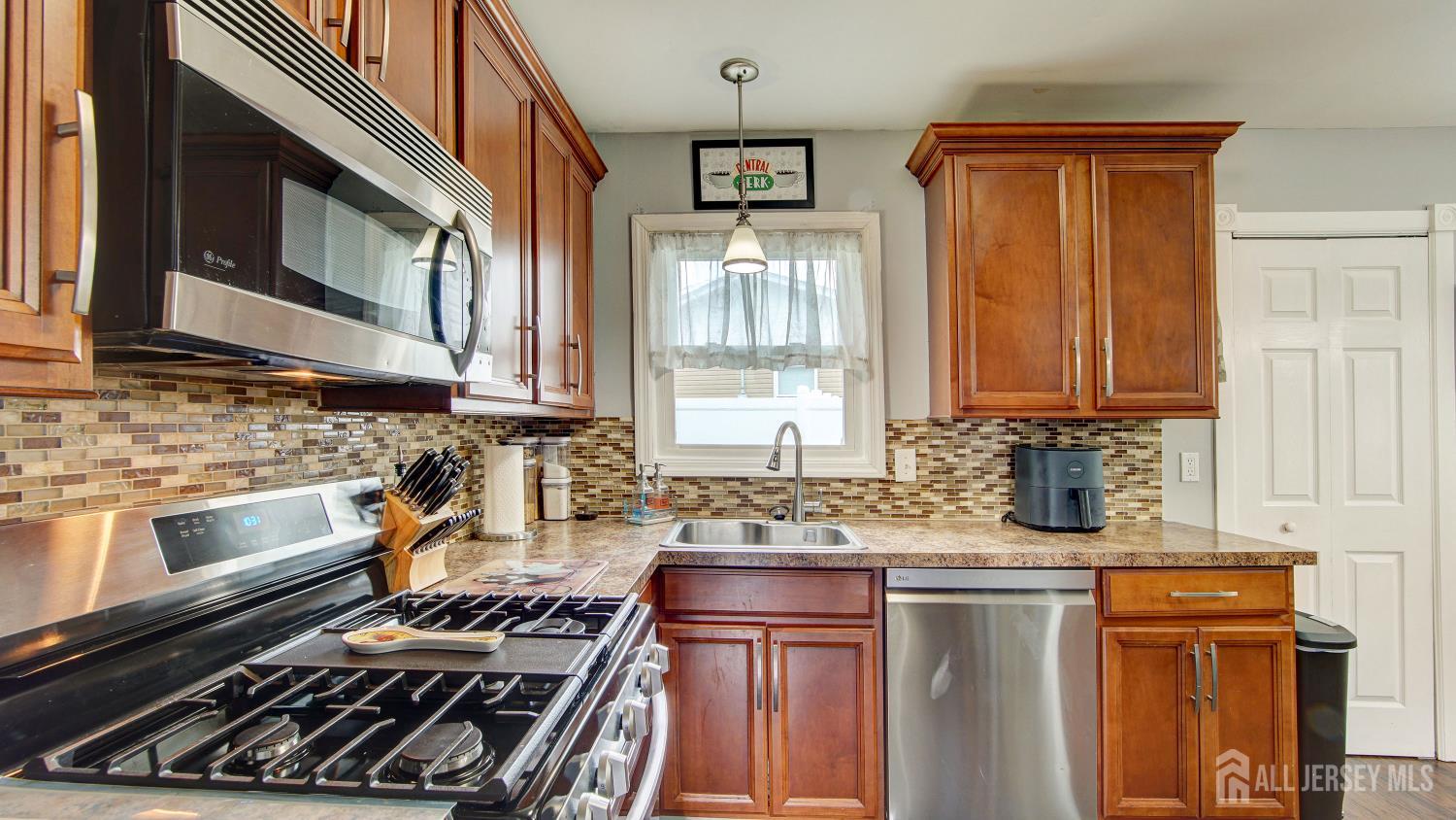 27 Carlton Avenue, Monroe Township, New Jersey image 7