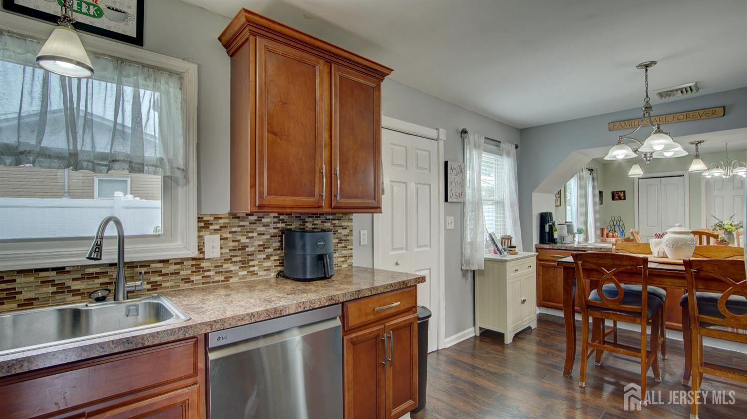 27 Carlton Avenue, Monroe Township, New Jersey image 8