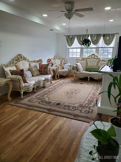 Condo For Sale - 333 College Drive<br/> Edison, NJ 08817