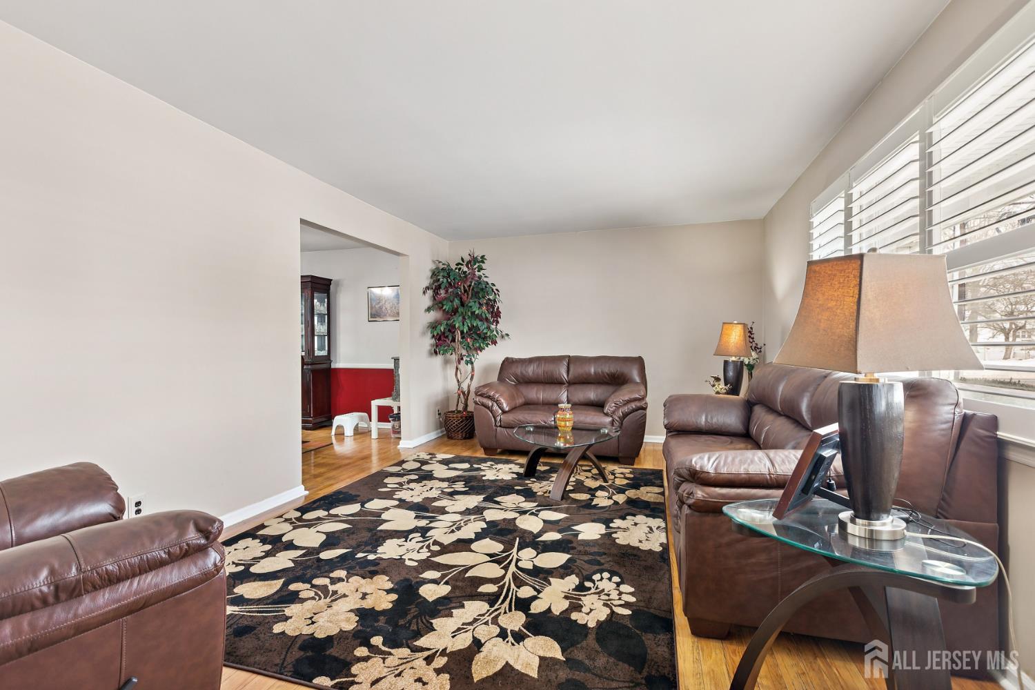 2 Lioni Court