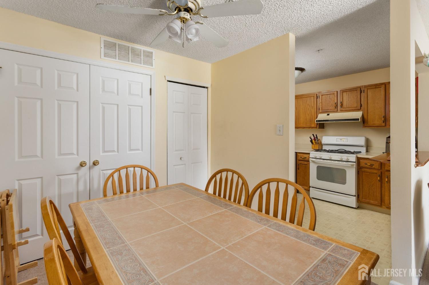 32 Wayne Court, Plainsboro, New Jersey image 9