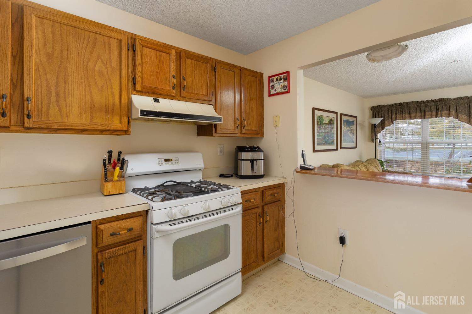 32 Wayne Court, Plainsboro, New Jersey image 12