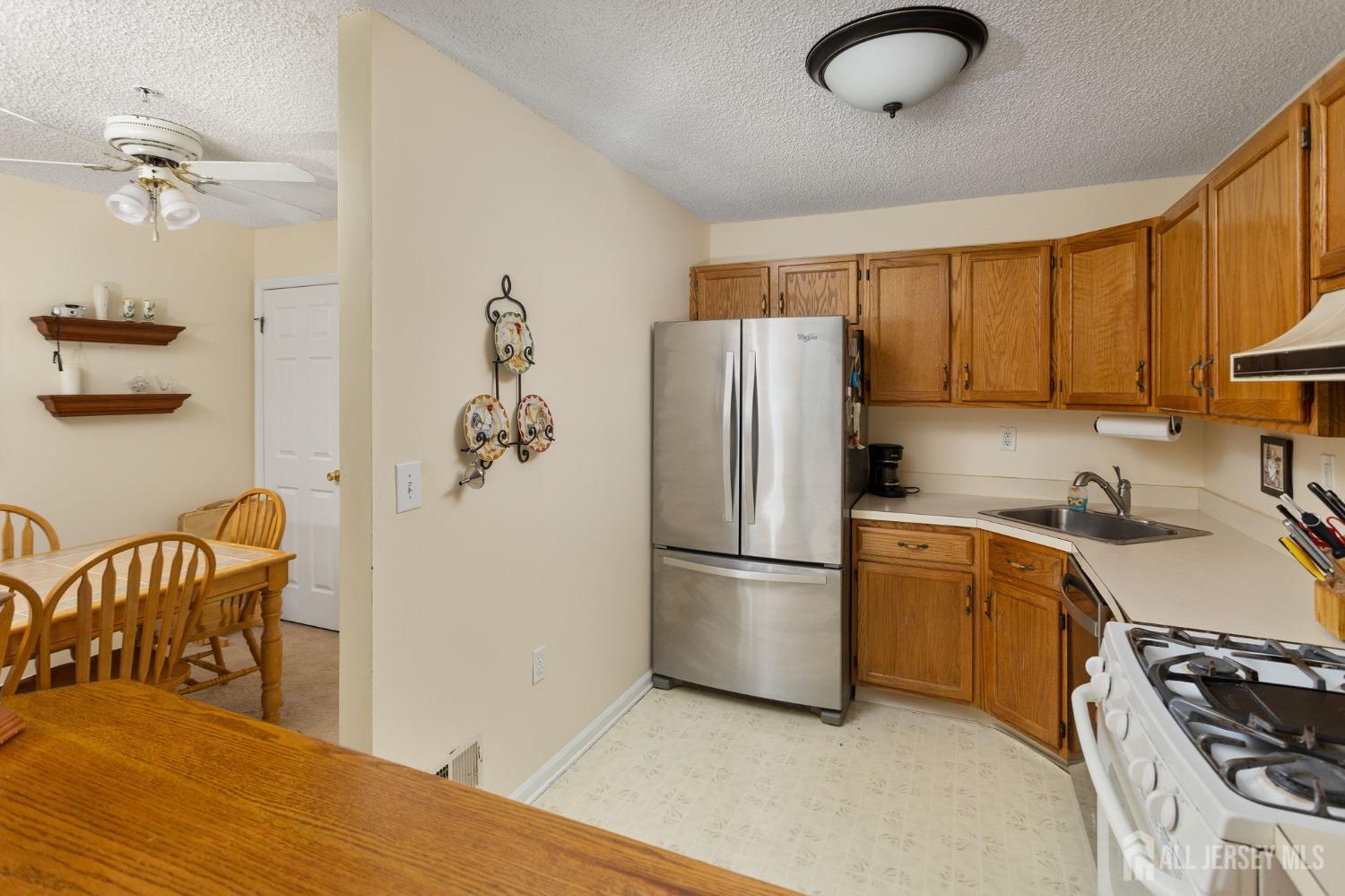 32 Wayne Court, Plainsboro, New Jersey image 11