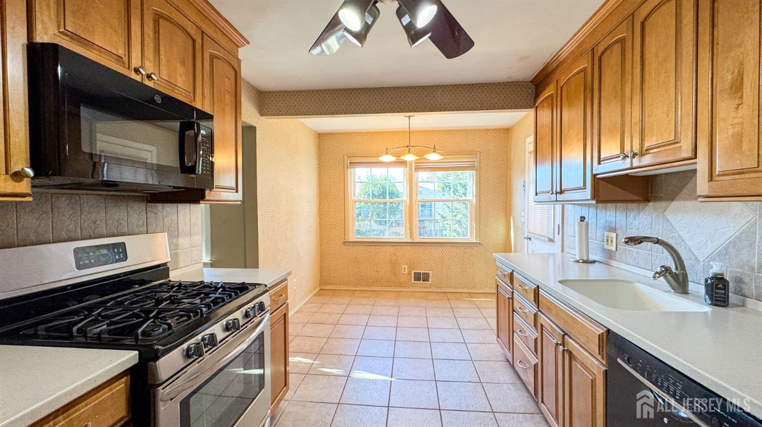 1464 Tooz Place, South Plainfield, New Jersey image 8