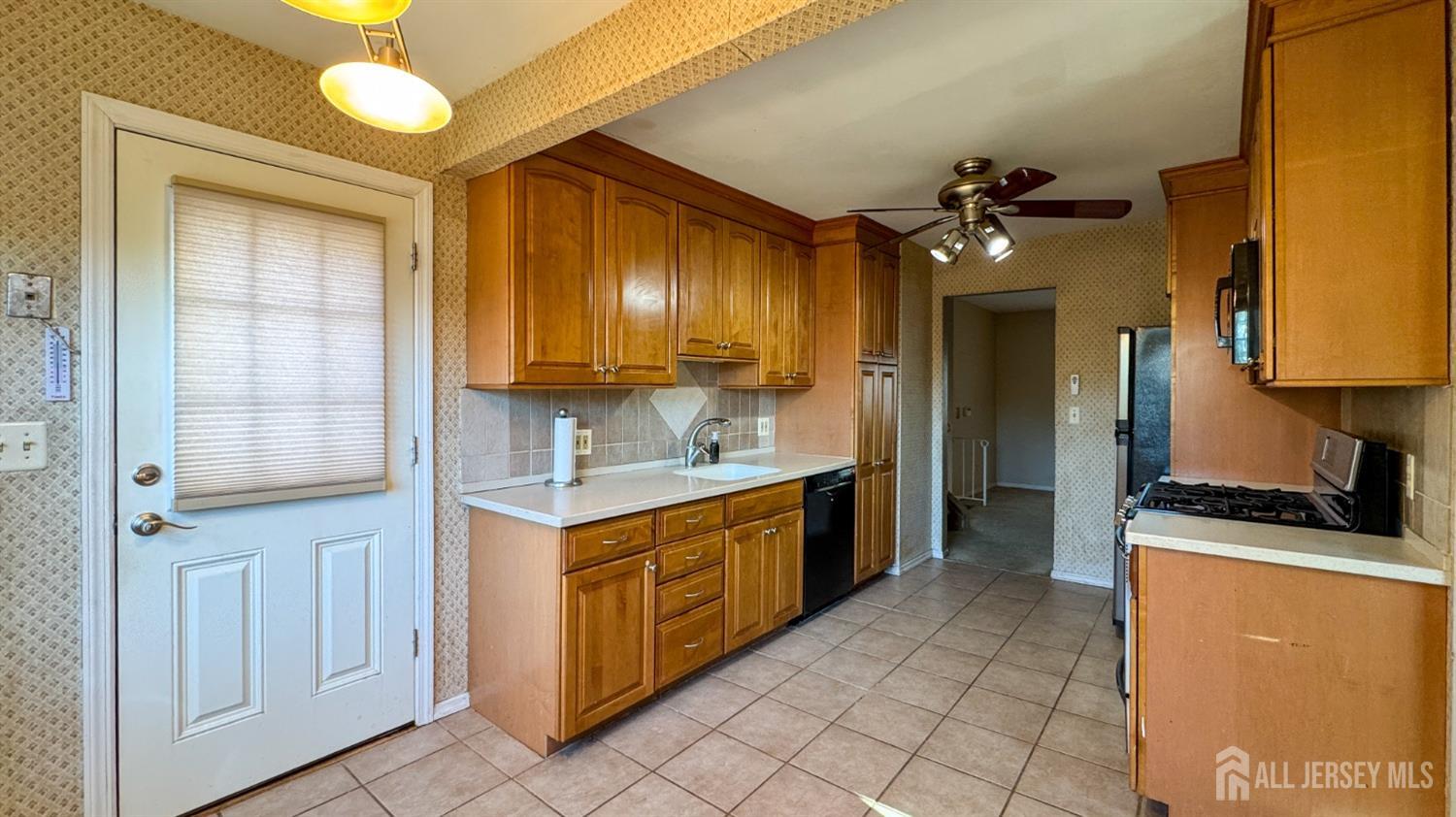 1464 Tooz Place, South Plainfield, New Jersey image 10